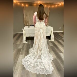 This is a gorgeous champagne/nude dress with white lace. Size 16, NO alterations